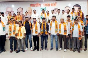 Congress office bearers and workers from Kalwa join BJP