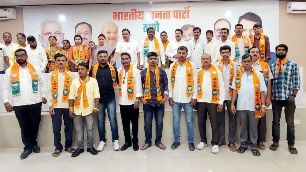 Congress office bearers and workers from Kalwa join BJP