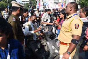 Disabled protest at entrance of Vidhan Bhavan under banner of Vidarbha Viklang Sangharsh Samiti