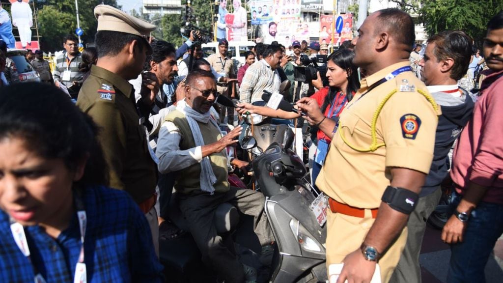 Disabled protest at entrance of Vidhan Bhavan under banner of Vidarbha Viklang Sangharsh Samiti