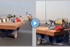 E-rickshaw drivers stunt on flyover goes viral flying Superman in India