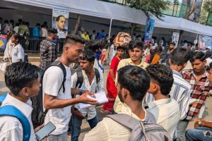 Educational Guidance Campaign by students of government hostel in Worli