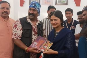 Director and artist Pravin Tarde gifted novel Fakira to Gautami Patil