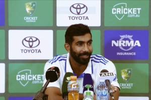 Jasprit Bumrah Befitting Reply To Reporter Who Questions on His Batting Skills Said Google my Record