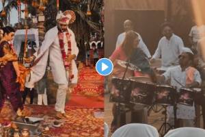 lagira zala ji fame mahesh jadhav purva shinde rahul magdum played banjo in Kiran Gaikwad And Vaishnavi Kalyankar Wedding