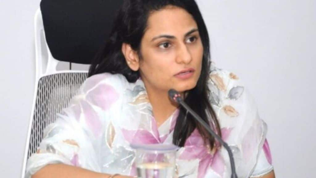 Manisha Khatri as Commissioner of Nashik Municipal Corporation