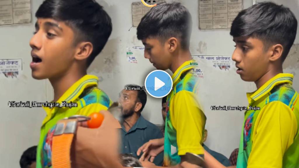 Mumbai Local Train Viral Video