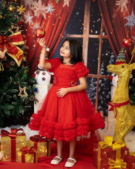 Myra Vaikul Christmas 2024 Family Photoshoot