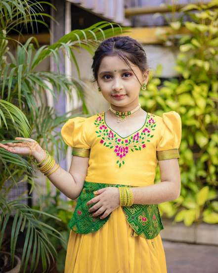 Myra Vaikul Yellow Lehenga Look