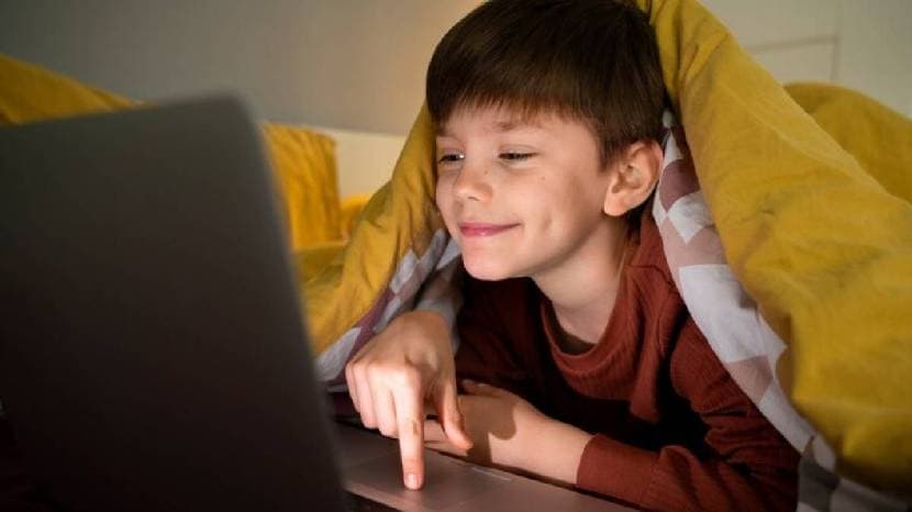 Why should parents be aware of their screen time