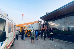 container ran into food court, Khalapur,