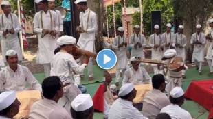 Chota Warkari dancing in bhajan