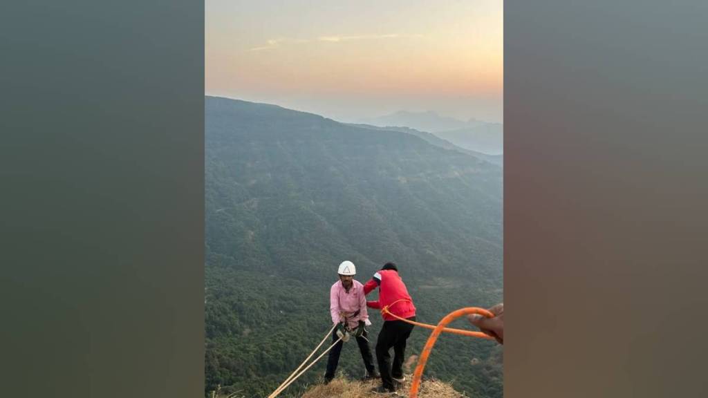 Mahabaleshwar Suicide , person jump into valley Mahabaleshwar ,