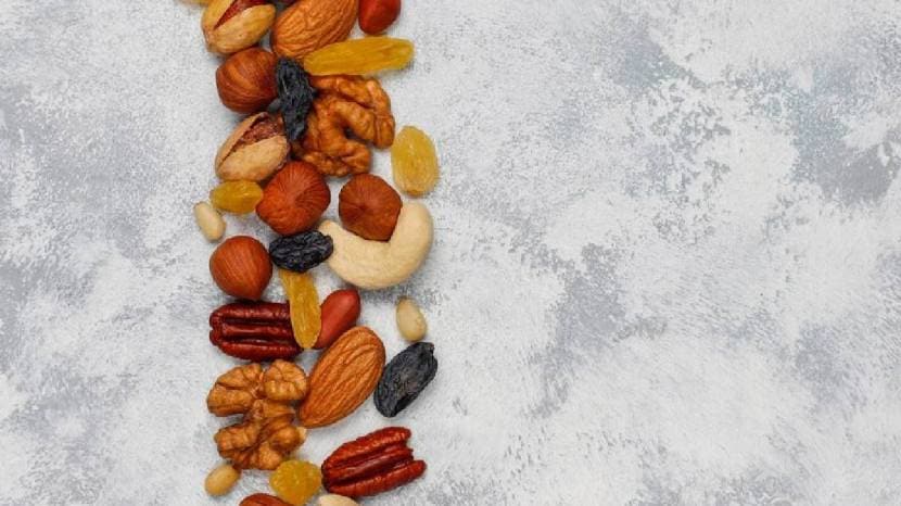 Eating dried fruits in water 