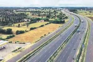 Over 20 vehicles stopped due to tire punctures on Washims Samriddhi Highway Sunday