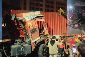 truck driver lost control crashing into parked container on Mumbra Bypass Road