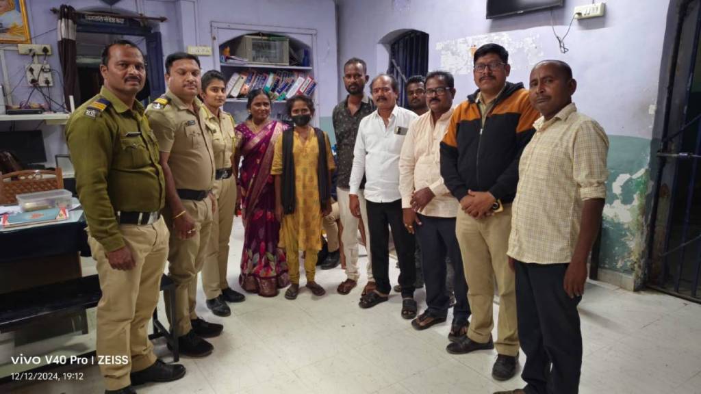 In middle of night police handed over woman from Telangana state to her relatives with the help of Aadhaar card