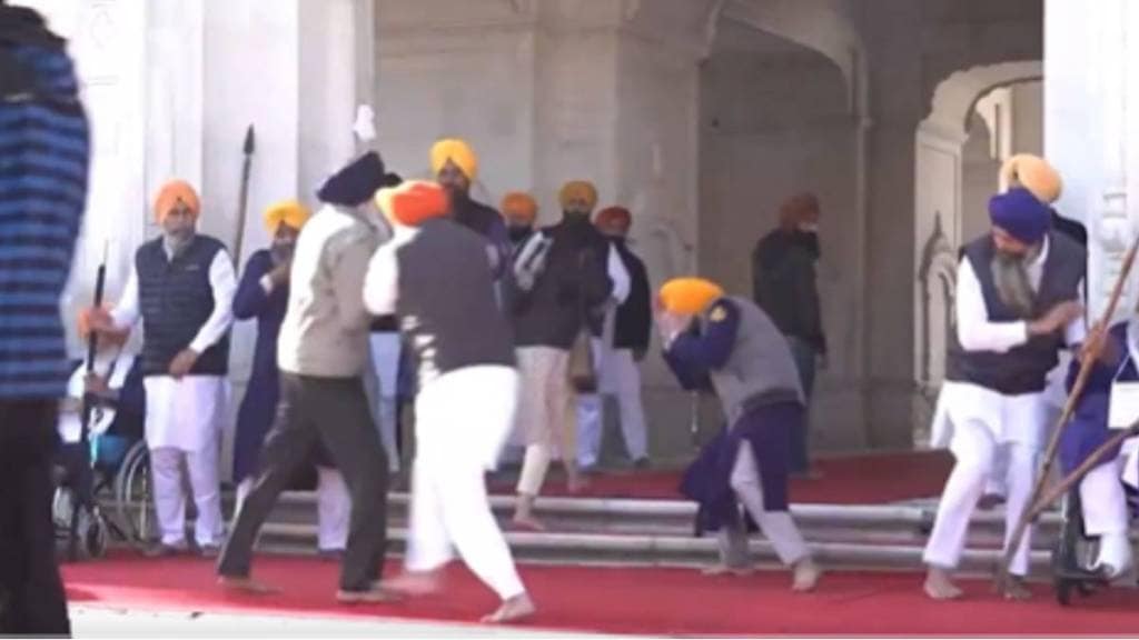 Akali Leader Sukhbir Singh Badal Attacked at Goldan Temple