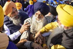 Narain Singh Chaura Attack Akali Leader Sukhbir Singh Badal at Goldan Temple