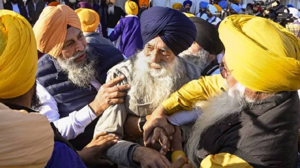 Narain Singh Chaura Attack Akali Leader Sukhbir Singh Badal at Goldan Temple