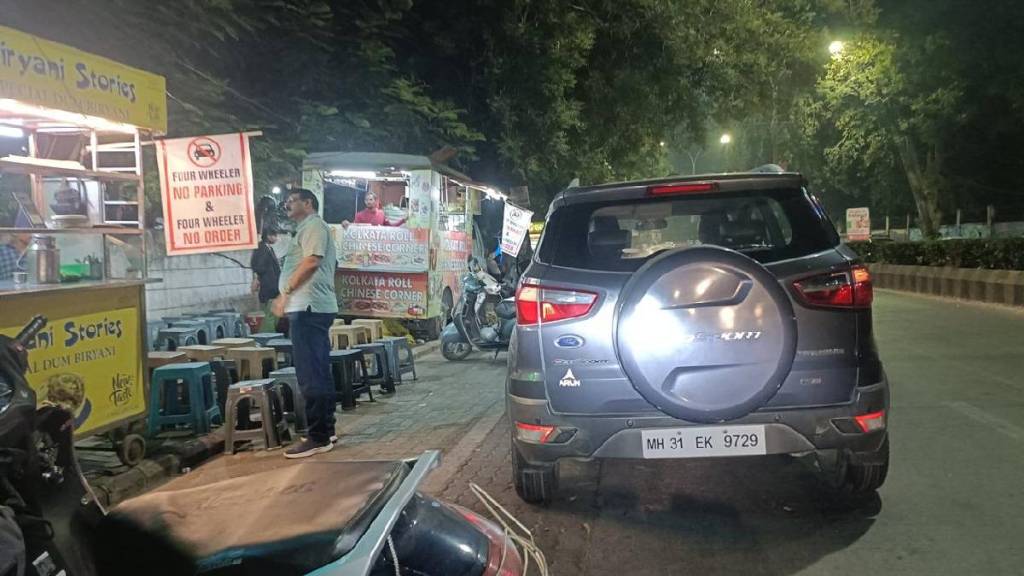 Food stalls from IT Park to Mate Chowk have found new ways to avoid legal action