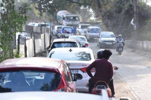 Nagpur Construction of side road to Ambazari lake bridge citizens facing one way traffic