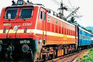 Express and mail train schedules have been disrupted at Gondia station on Howrah Mumbai route