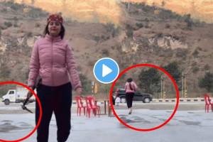 Child goind on highway while mother is busy in making reel shocking video goes viral on social media