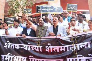 Opposition protests in Legislative Assembly area on issue of getting guaranteed price for farmers