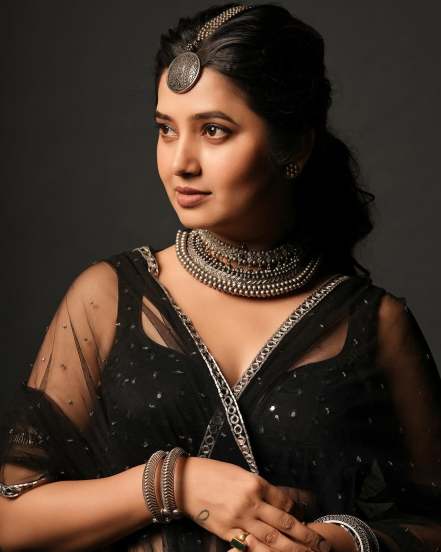 Prajakta Mali Black Lehenga Glamorous Look