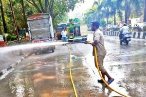 Road washing experiment again to prevent pollution