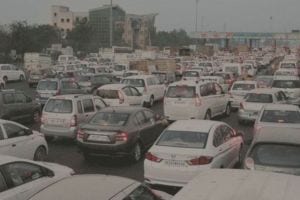 Image of punctured vehicles or stranded commuters on Samruddhi Mahamarg