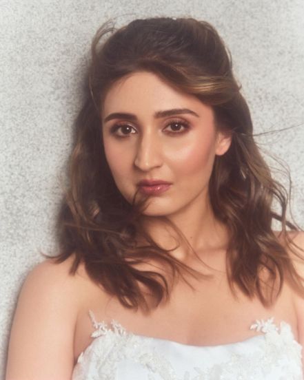 Dhvani Bhanushali hot