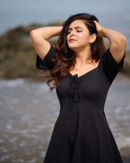 Madhurima Tuli black dress hot look