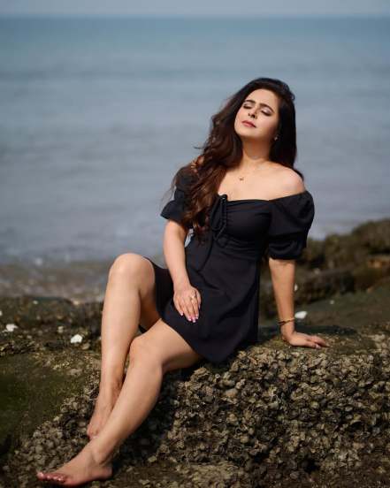 Madhurima Tuli black dress hot look