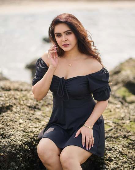 Madhurima Tuli black dress hot look