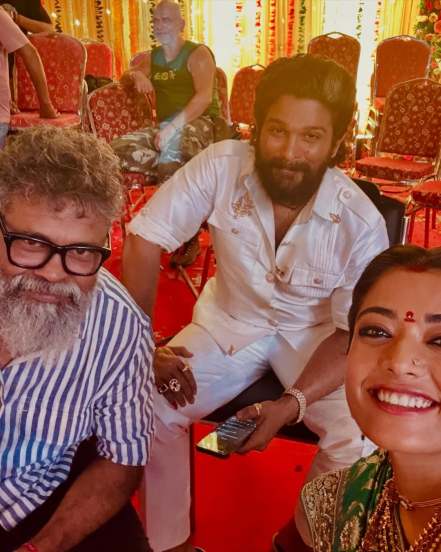 pushpa 2 the rule actresss rashmika mandanna shared bts photos from the film set