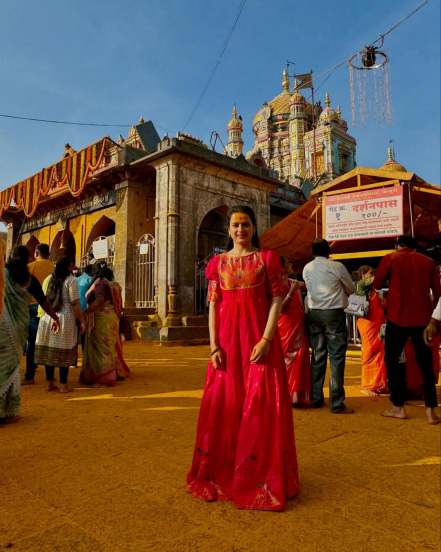 Prajakta Gaikwad Jejuri Khandoba Darshan