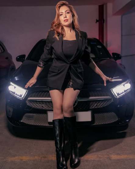 Munmun dutta looks hot in black outfit