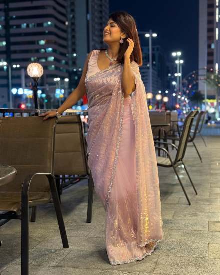 dhanshri kadgaonkar saree photoshoot in dubai 