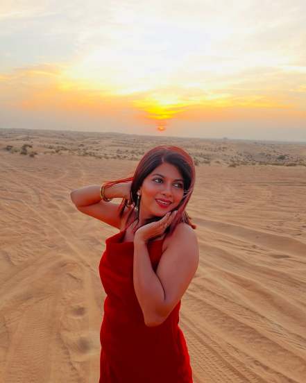 tuzyat jeev rangala actress dhanshri kadgaonkar in desert of Dubai