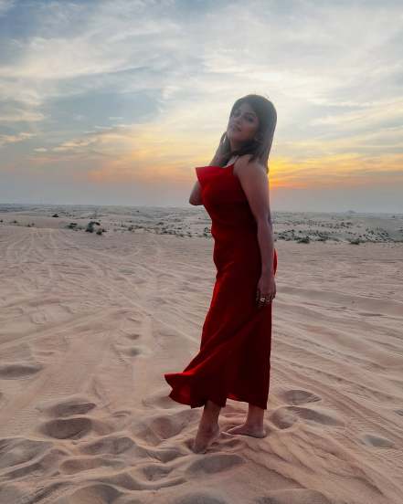 tuzyat jeev rangala actress dhanshri kadgaonkar in desert of Dubai