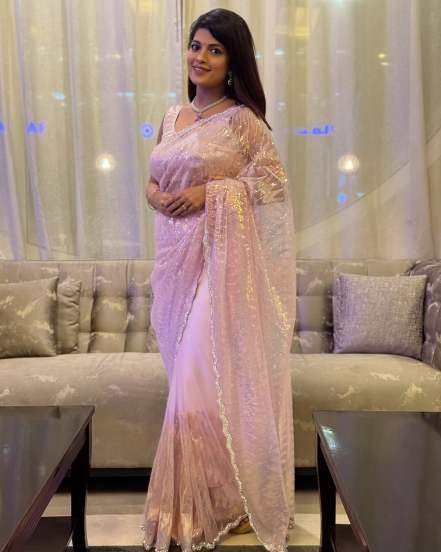 dhanshri kadgaonkar saree photoshoot in dubai 