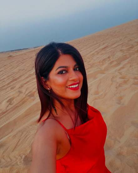 tuzyat jeev rangala actress dhanshri kadgaonkar in desert of Dubai