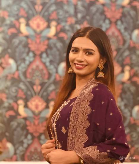 Marathi Singer Sonali Sonawane shares pictures in black lehenga on social media