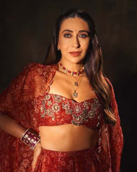 Bollywood star karishma kapoor shares her stylish outfit on social media