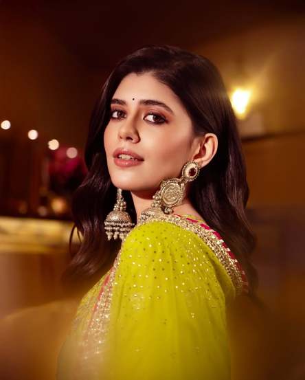 Bollywood actor Sanjana Sanghi shares pictures in saree on social media