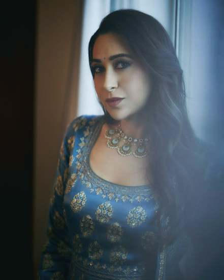 Bollywood star karisma kapoor shares her stylish outfit on social media