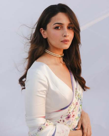 Bollywood superstar Alia Bhatt shares outstanding pictures in white saree on social media