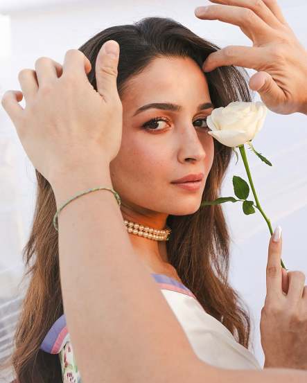 Bollywood superstar Alia Bhatt shares outstanding pictures in white saree on social media